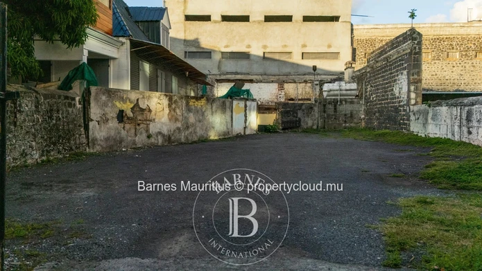 PORT-LOUIS - Terrain à vendre - 241,14 m²