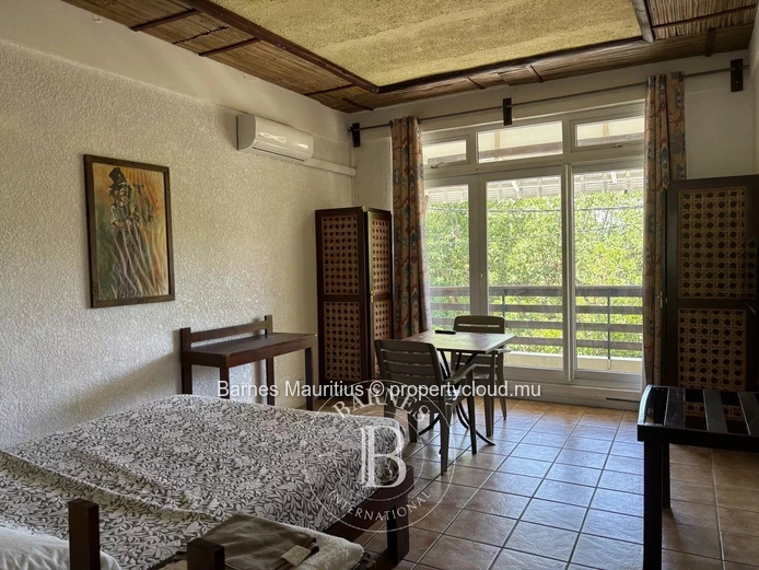 MAHEBOURG - Commercial space - 934 m²
