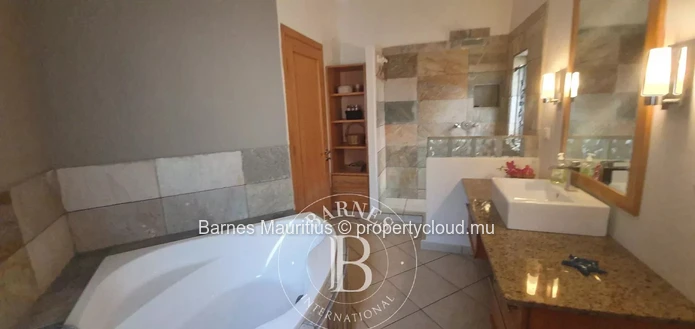 TAMARIN – Spacious Character Villa – 4 Bedrooms