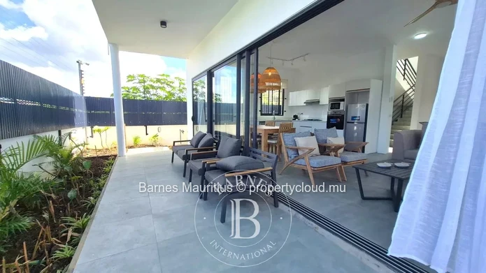 TROU AUX BICHES – Villa contemporaine à étage avec piscine – 3 chambres