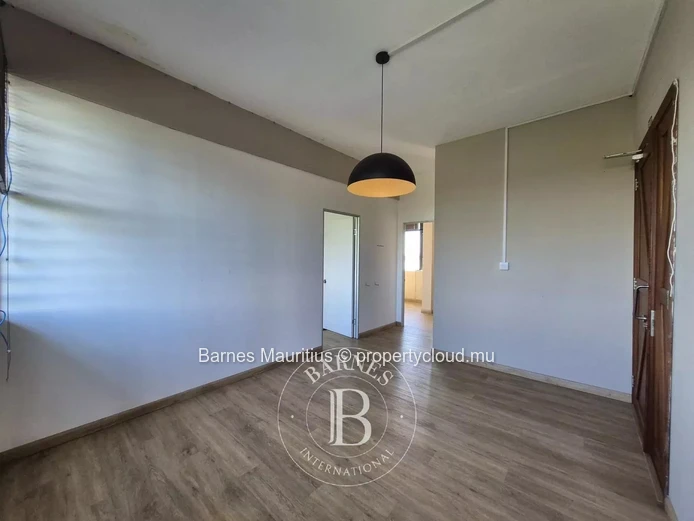GRAND BAIE - Bright open-plan office - 70 m² - France