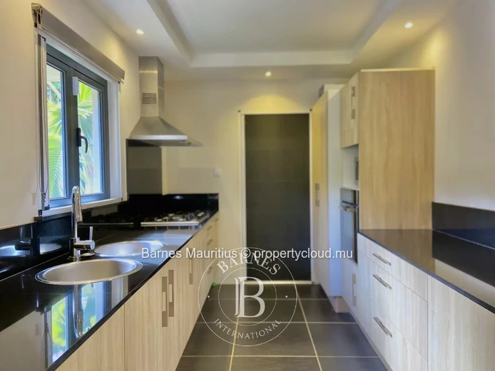RIVIERE NOIRE - 2 Villas with mountain view - 6 bedrooms