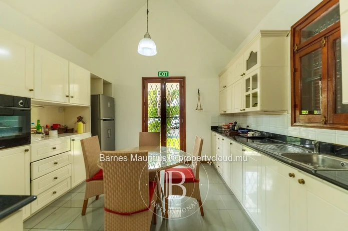 FLORÉAL - Colonial-Style House - 400m²
