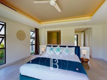 5 Bedroom Villa