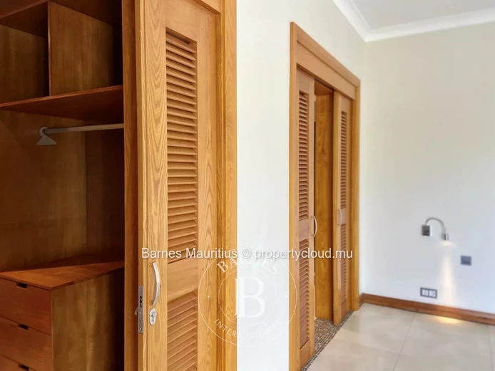 RIVIERE NOIRE - 2 Villas with mountain view - 6 bedrooms