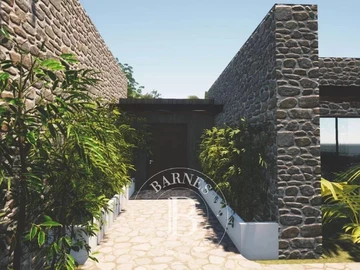5 Bedroom Villa