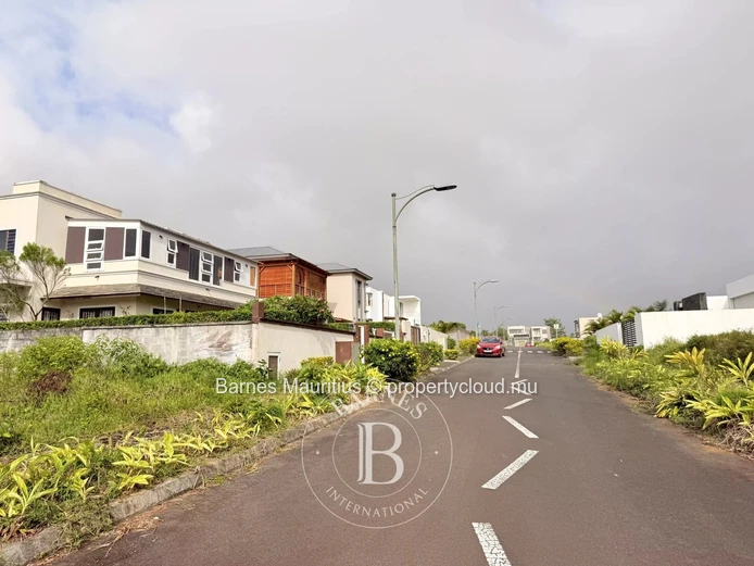 HIGHLANDS – Beautiful Plot of Land for Sale – 627 m² (165 Toises)