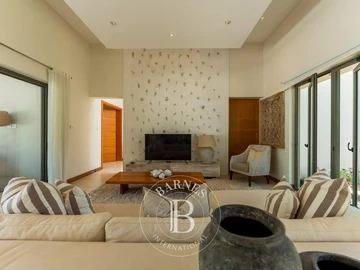 5 Bedroom Villa