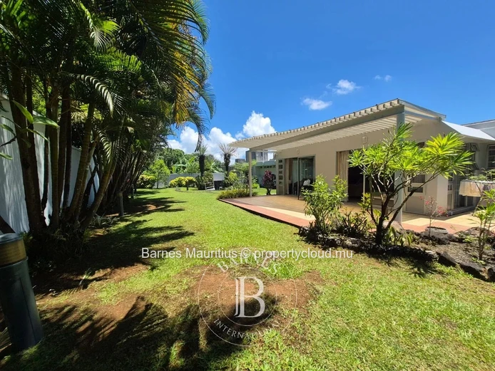 CUREPIPE - Family Home - 4 Bedrooms + Studio