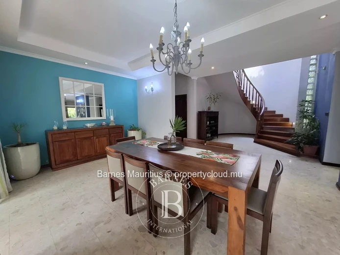 FLORÉAL – Spacious family home with indoor pool – 6 bedrooms