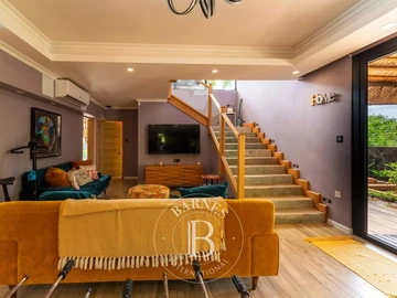 6 Bedroom House