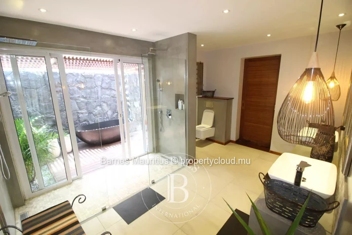 TAMARIN - Villa with view on the lagoon and Le Morne - 7 bedrooms