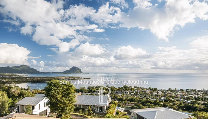 TAMARIN - Villa with Sea and Le Morne Views - 5 Bedrooms