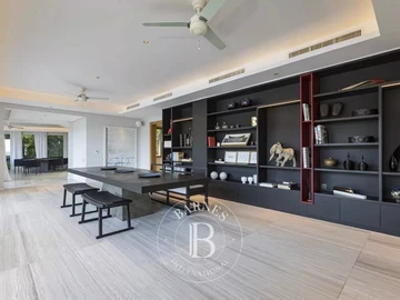 5 Bedroom Villa