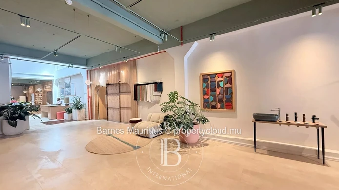 PHOENIX – Renovated and Fully Fitted Office for Rent – 185m²