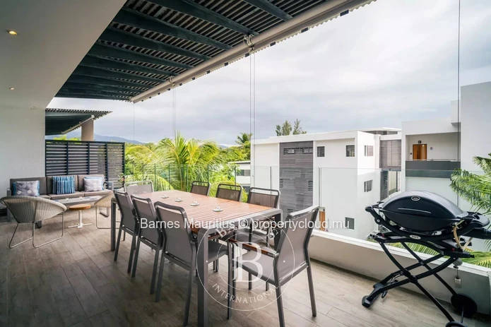 RIVIÈRE NOIRE - Beachfront penthouse with pool - 2 bedrooms