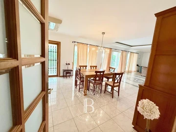 5 Bedroom Villa