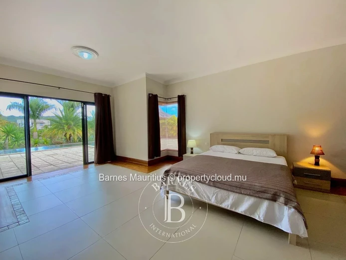 RIVIERE NOIRE - 2 Villas with mountain view - 6 bedrooms