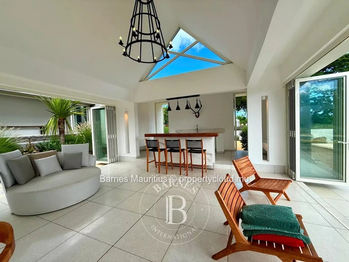 RIVIÈRE NOIRE – Maison d’architecte avec vue montagne – 3 chambres