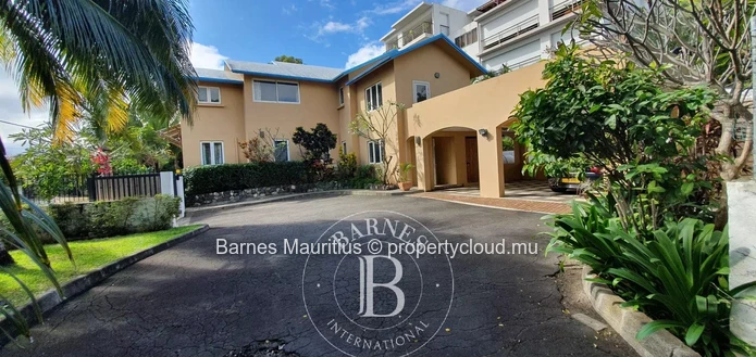 TAMARIN – Spacious Character Villa – 4 Bedrooms
