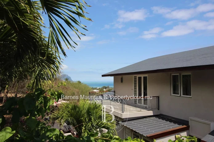 TAMARIN - Villa with view on the lagoon and Le Morne - 7 bedrooms
