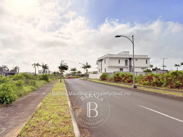 HIGHLANDS – Beautiful Plot of Land for Sale – 627 m² (165 Toises)