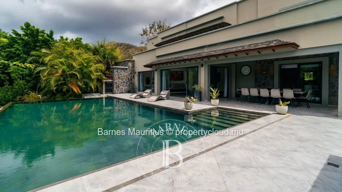 RIVIERE NOIRE - Serene villa with swimming pool - 4 bedrooms
