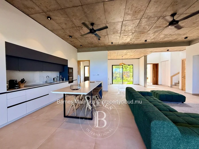 BEL OMBRE - Chic Villa with Sea and Golf Views - 4 Bedrooms