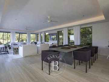 5 Bedroom Villa