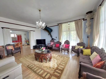10 Bedroom House