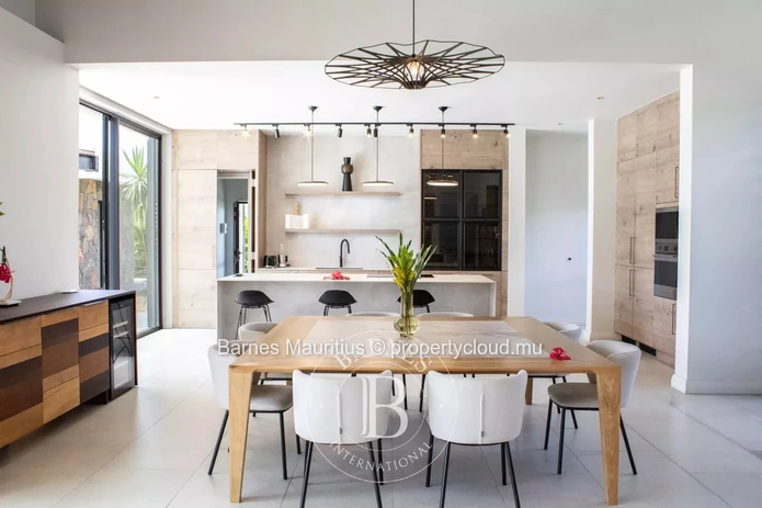 BEAU CHAMP – Contemporary villa with pool and garden - 4 bedrooms