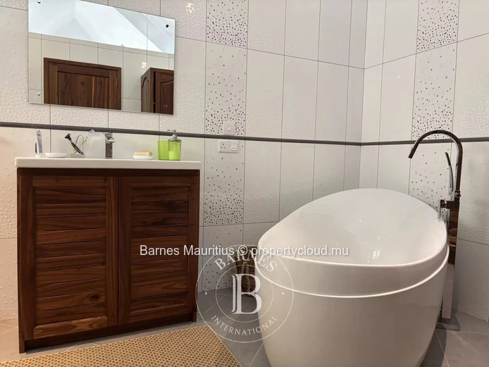 BEAU VALLON - Family House 493 m² - Land 1,632 m²
