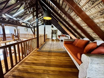 6 Bedroom Villa