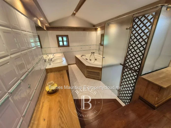 FLORÉAL – Family House – 8 Bedrooms