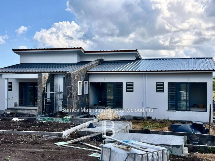 TAMARIN – Brand-New Luxury Villa with Mountain Views – 4 Bedrooms