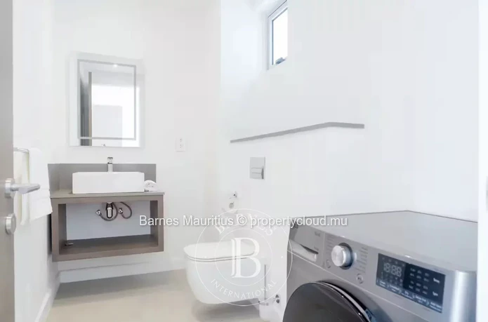 PEREYBÈRE - Brand New 3-Bedroom Beachfront Apartment