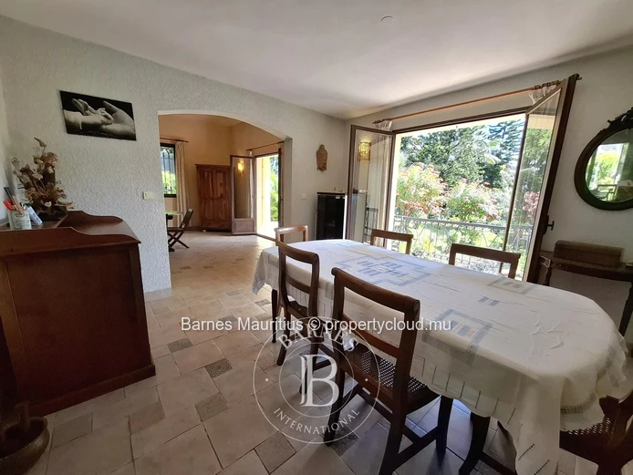 FLOREAL - Maison spacieuse et polyvalente - 440m²