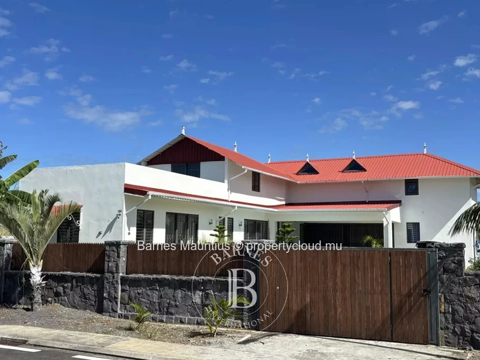 BEAU VALLON – Contemporary family home with pool - 4 bedrooms