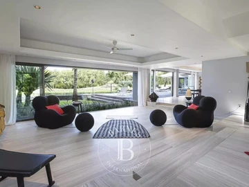 5 Bedroom Villa