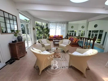 6 Bedroom House