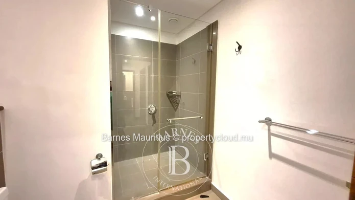 AZURI - Spacious Garden Apartment - 3 Bedrooms