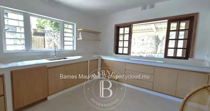 POINTE AUX CANONNIERS – Elegant Coastal Villa with Pool and Garden – 4 Bedrooms