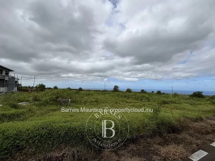 BOIS CHÉRI - Residential land on a golf estate - 1646 m²