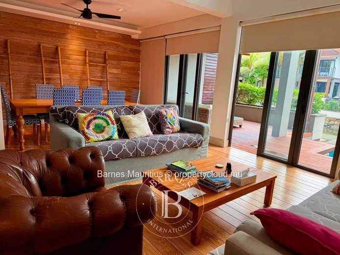 RIVIÈRE NOIRE – Marina duplex with private mooring – 3 bedrooms