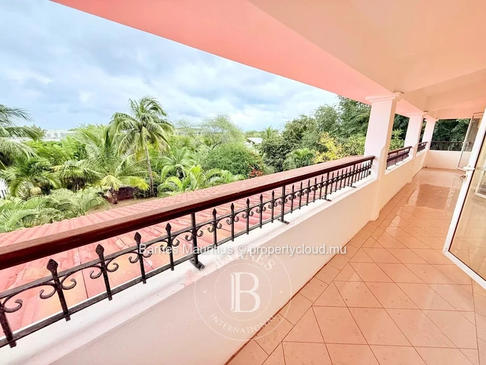 TAMARIN - Spacious Villa To Renovate - 5 Bedrooms