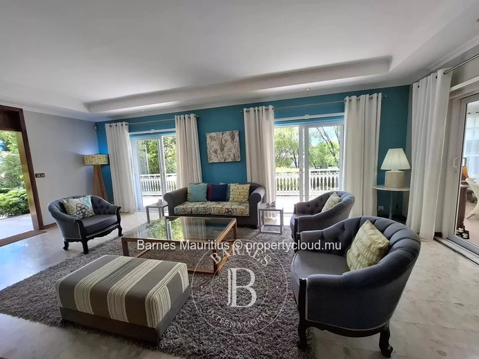 FLORÉAL – Spacious family home with indoor pool – 6 bedrooms
