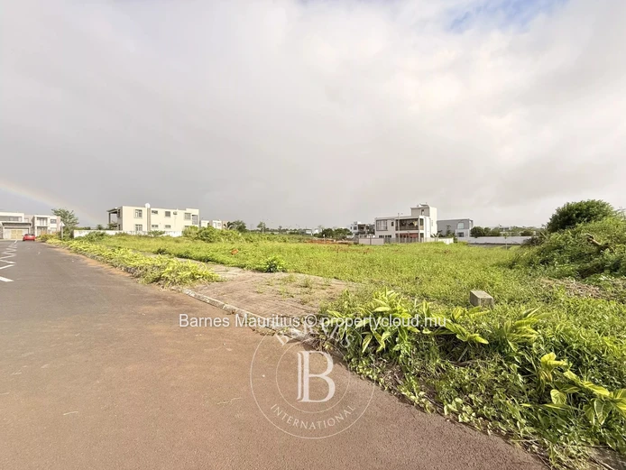 HIGHLANDS – Beautiful Plot of Land for Sale – 627 m² (165 Toises)