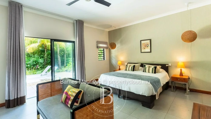 BLACK RIVER – Architect-Designed Villa – 4 Bedrooms