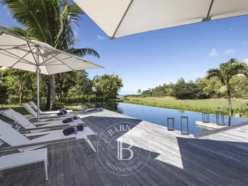 5 Bedroom Villa