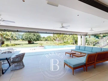 5 Bedroom Villa